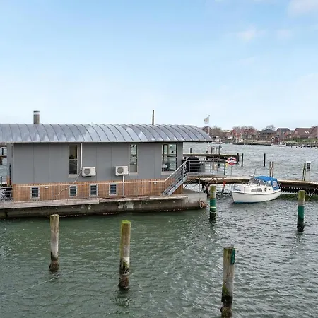 Merkur Botel