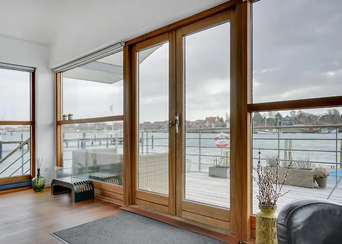 Πλωτό κατάλυμα Merkur