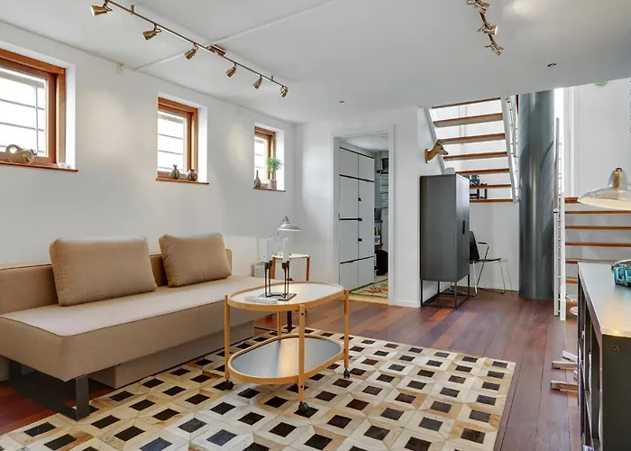 Πλωτό κατάλυμα Merkur 5*